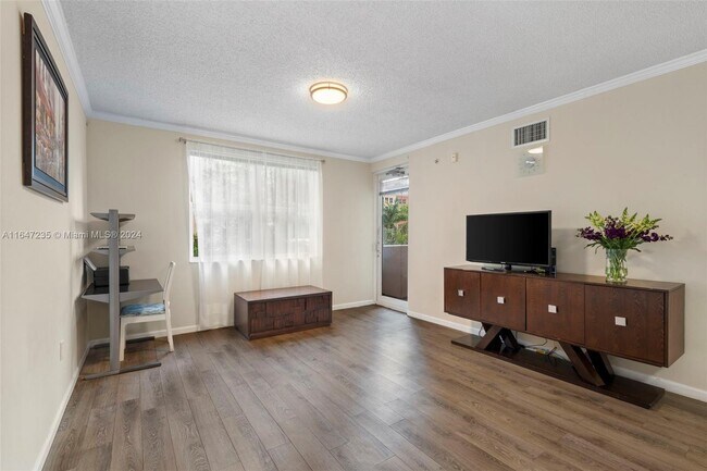 Foto del edificio - 17125 N Bay Rd