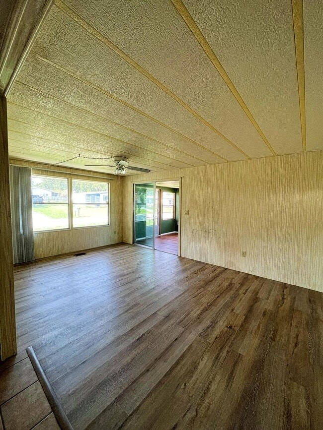 Building Photo - Delightful 2 Bedroom, 2 Bathroom Mobile Ho...