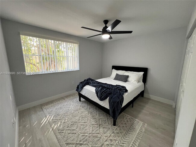 Foto del edificio - 6155 NW 186th St