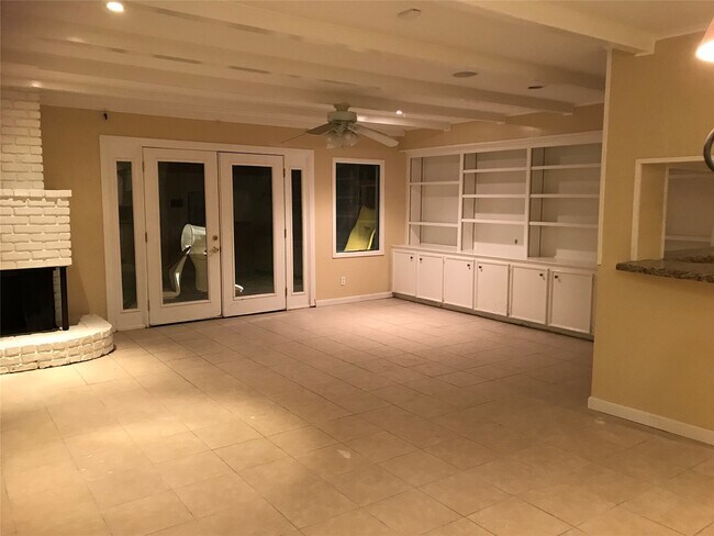 Foto del edificio - 8615 Ferris Dr