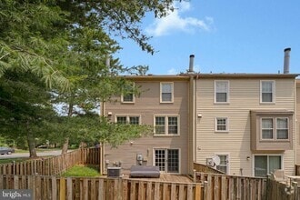 Building Photo - 5400 New London Park Dr