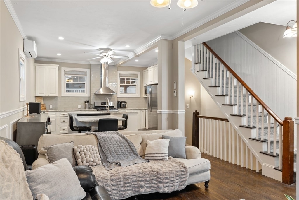 Primary Photo - 12 Colebrook St