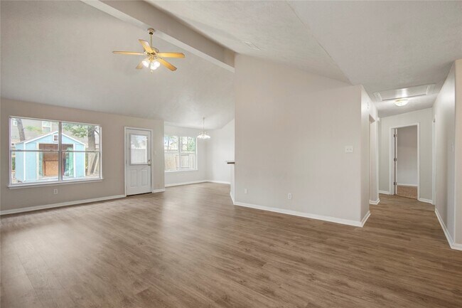 Foto del edificio - 16145 Sun View Ln