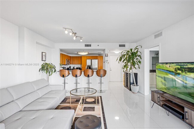 Building Photo - 6362 Collins Ave