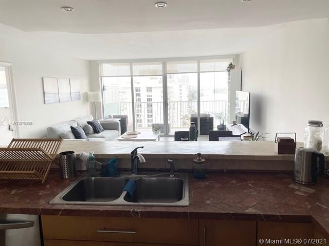 Foto del edificio - 5838 Collins Ave