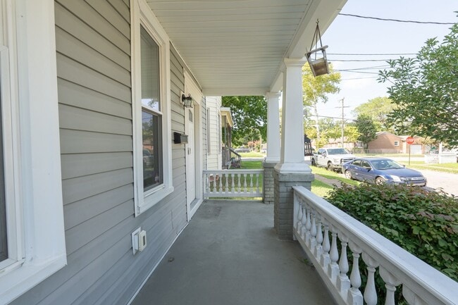 Building Photo - MOVE IN READY 3 Bedroom in Park View!