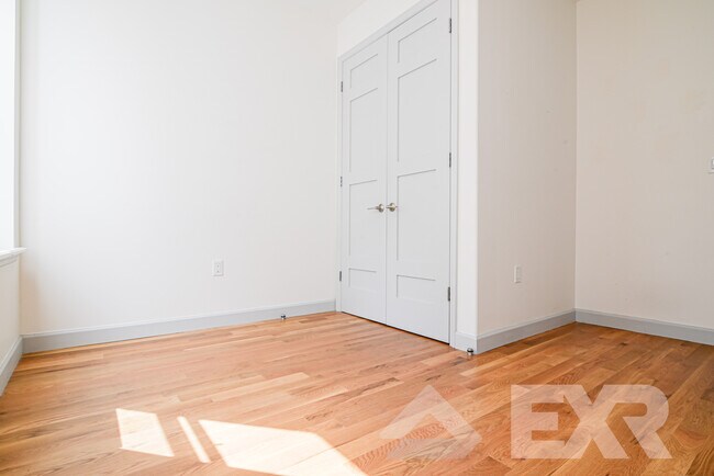 Foto del edificio - 68 W 107th St