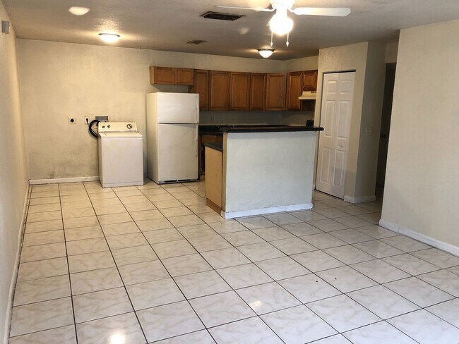 Building Photo - Large 2-1 apartment with New Impact window...