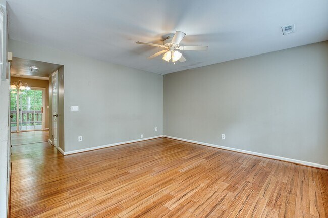 Foto del edificio - 2815 Oak Hill Dr
