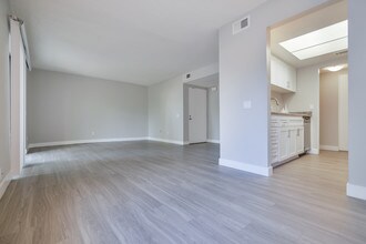 Building Photo - Sycamore Canyons