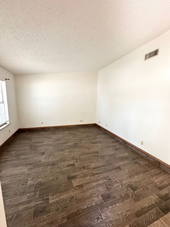 Foto del edificio - 3 Bed 2 Bath Ready to Rent ASAP!
