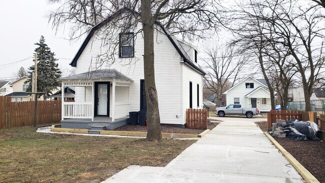 Building Photo - 108 Poplar Ave