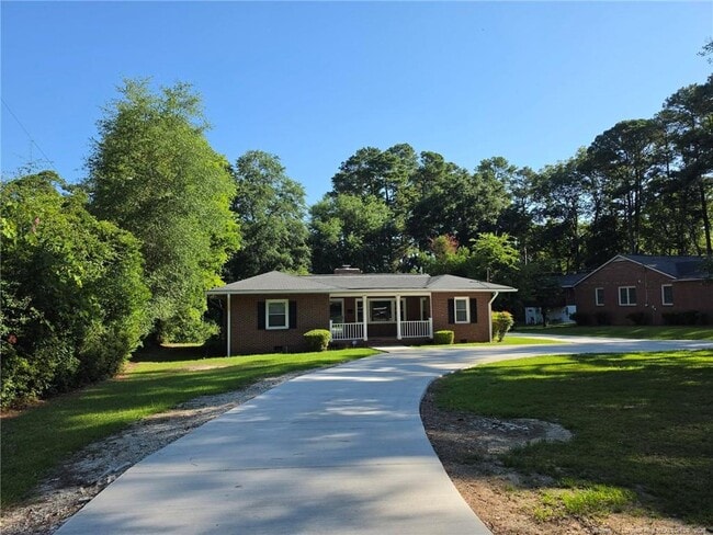 Building Photo - 216 Country Club Dr