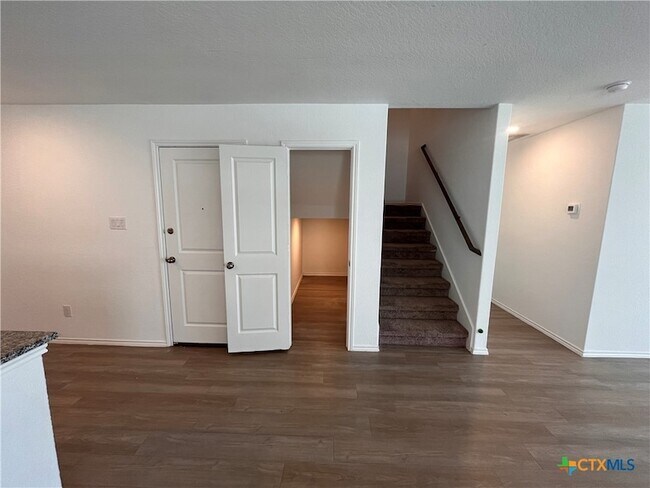 Foto del edificio - 10646 Vinateros Dr