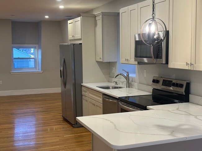 Foto del edificio - 54-58 Orvis Rd