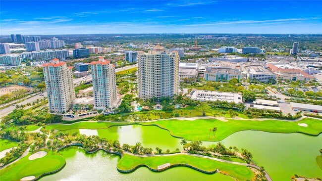 Foto del edificio - 19501 W Country Club Dr
