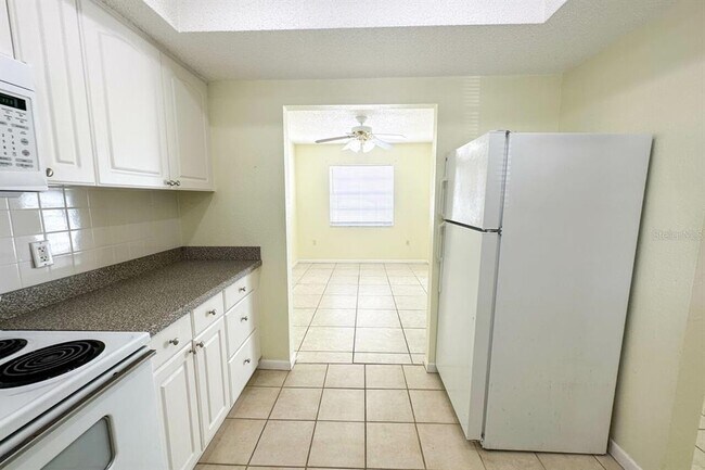 Foto del edificio - 3010 Holly Ave