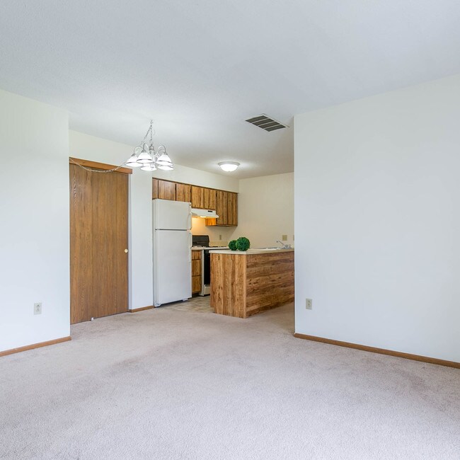 Chesterfield of Maumee Apartments 1372 Picadilly Ln Maumee, OH