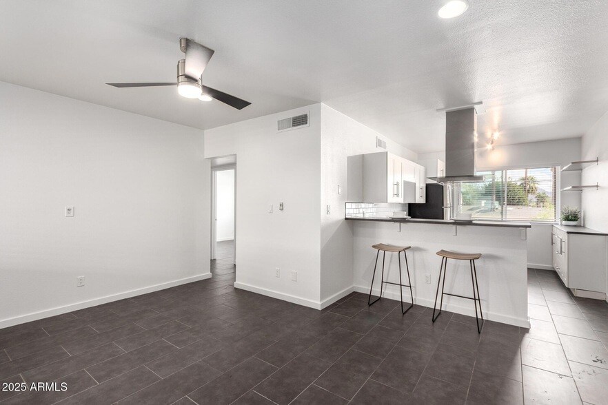 Photo - 749 E Montebello Avenue Unit 228