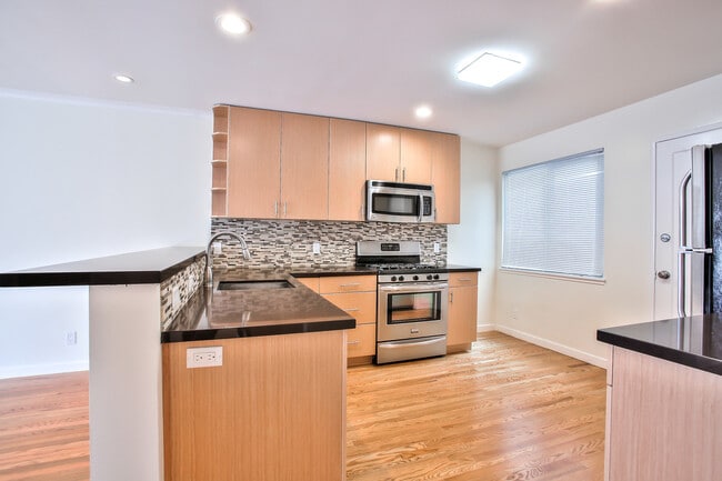 Building Photo - 134 28th St