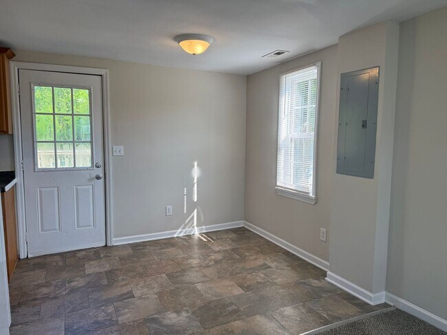 Foto del edificio - Nice 3 bedroom 1 bathroom