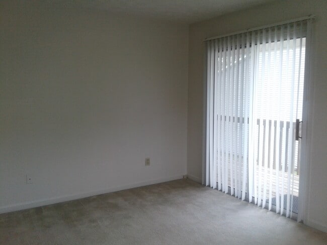 Building Photo - 2 Bedroom 1 Bath Upstairs Unit "Call us about our Move in Special"
