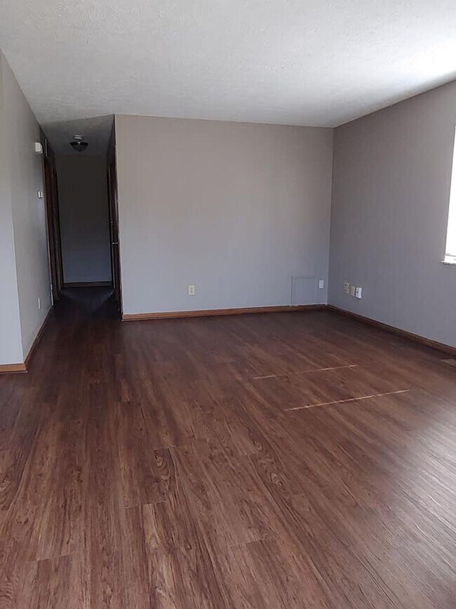 Foto del edificio - Cute 2 bedroom 1 bath ranch with garage.