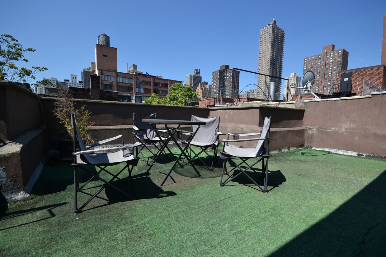 Foto principal - 304 E 91st St