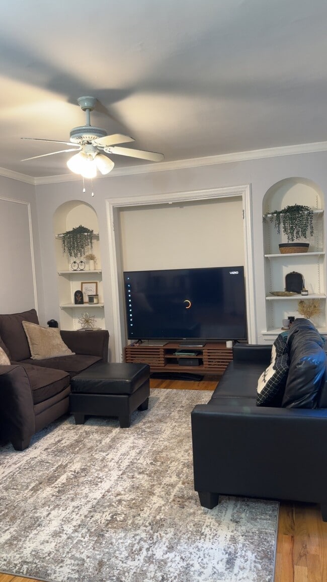 Photo - 2351 W Wilson Ave Apartment