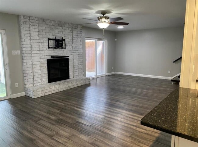 Building Photo - 10301 Briar Forest Dr