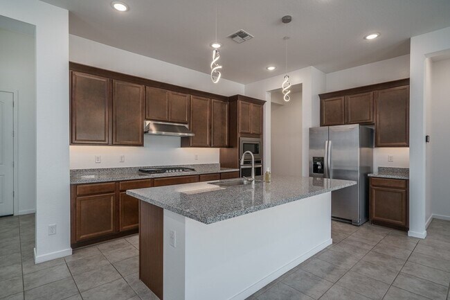 Foto del edificio - STUNNING MOVE-IN READY 3 BED/2 BATH HOME!