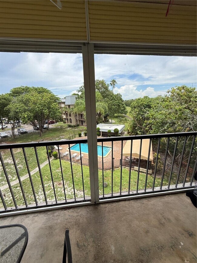 Foto del edificio - 5961 N Falls Cir Dr
