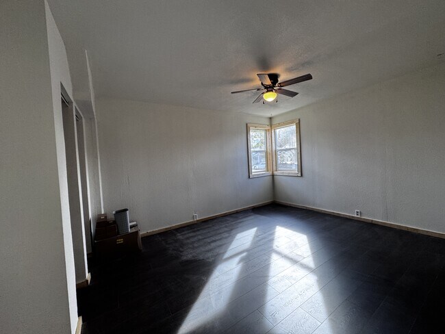 Foto del edificio - 324 1st Ave S