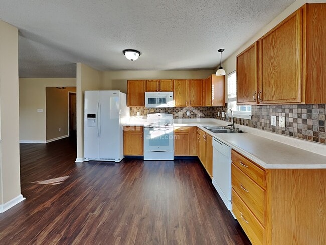 Foto del edificio - 5452 Wood Hollow Dr