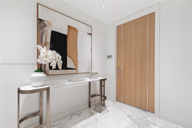 Building Photo - 15701 Collins Ave