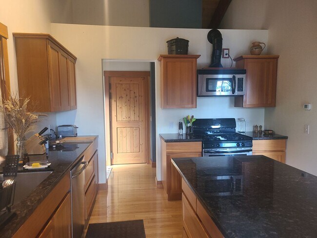 Foto del edificio - Lovely Rental Home on Cady Mountain