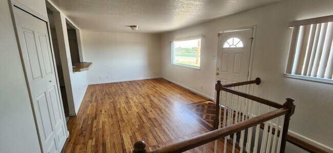 Foto del edificio - ALL PROSPECTIVE TENANTS MUST SUBMIT A ON LINE APPLICATION AND BE PRE-QUALIFIED PRIOR TO ANY SHOWI...