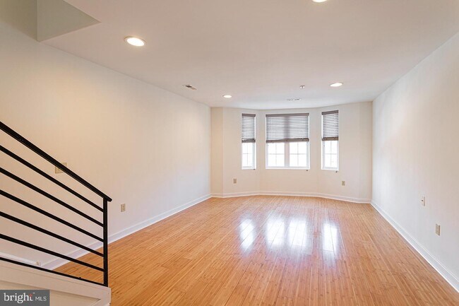 Building Photo - 943 S 3rd St