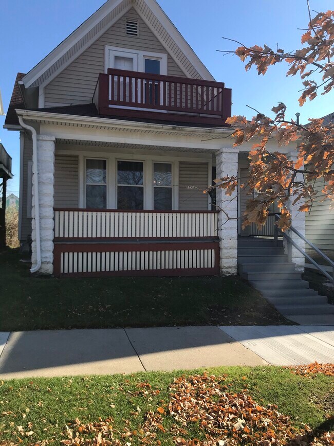 Building Photo - 2352 N Buffum St