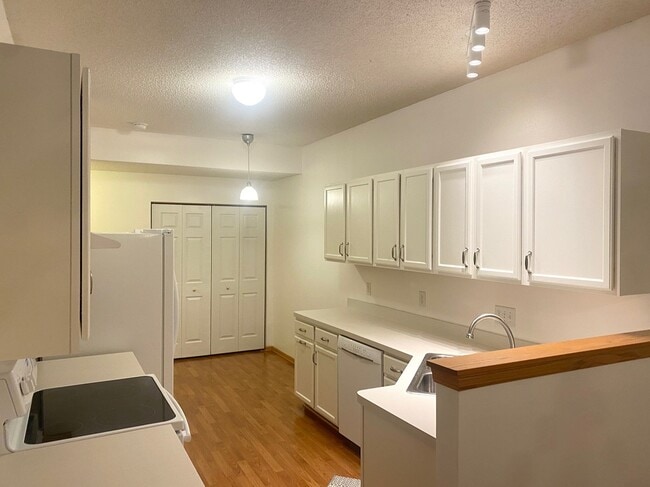 Building Photo - 1592 Liberty Cir