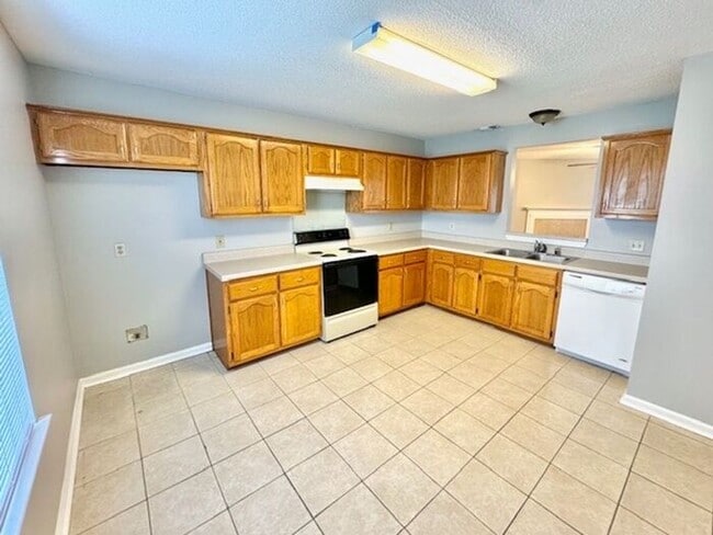 Foto del edificio - Perfect home for roommates within walking ...