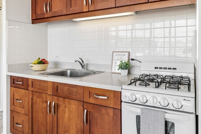 Foto del edificio - Conveniently Located Studio - Available April 1st