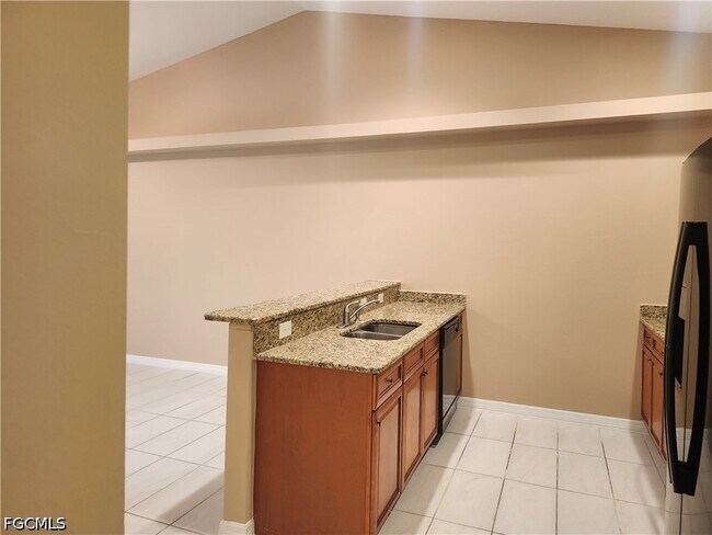 Foto del edificio - 608 Nicholas Pkwy W