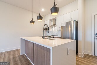 Building Photo - 112 Rogers St NE