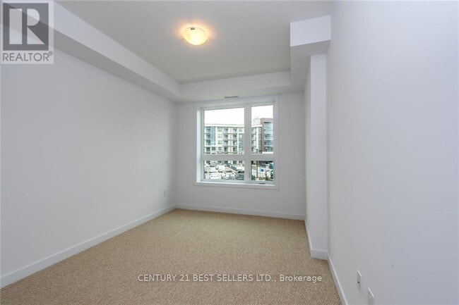 Building Photo - 125-125 Shoreview Pl