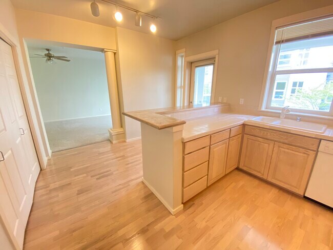 Open floor plan - 10042 Main St