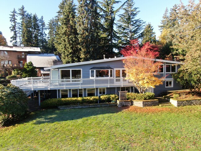 Recently painted - 16314 Inglewood Lane NE