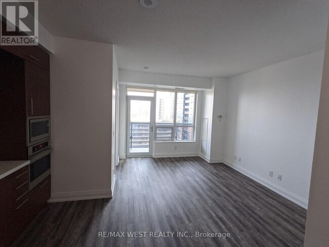 Building Photo - 2 Anndale Dr