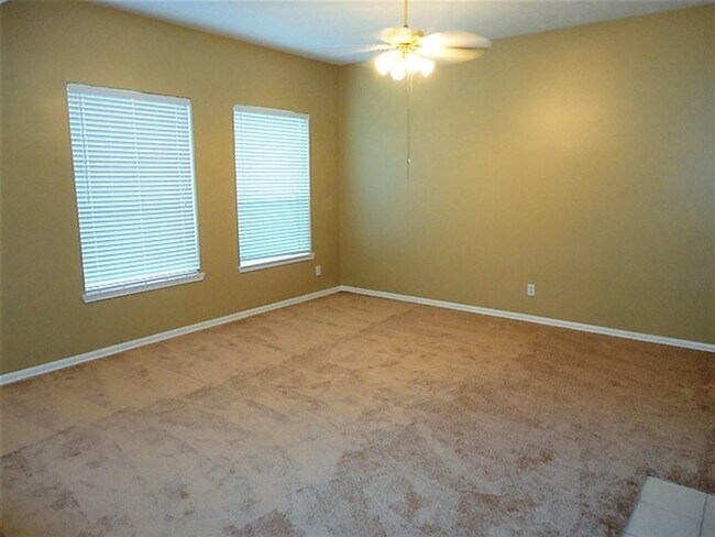 Building Photo - 9015 Cypress Square Dr