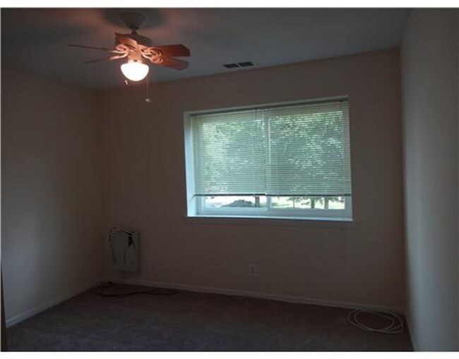 Foto del edificio - 48 Arrowwood Ln